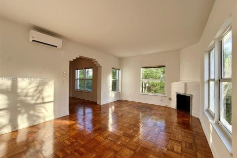 Снять в аренду квартиру в Майами-Бич, Флорида 1 спальня, 1596.99м2, № 2045479 - фото 6