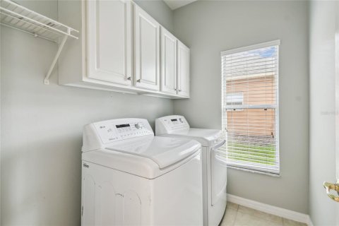 House in Poinciana, Florida 3 bedrooms, 168.8 sq.m. № 1852992 - photo 20