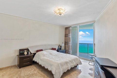 Condo in Sunny Isles Beach, Florida, 2 bedrooms  № 1728925 - photo 28