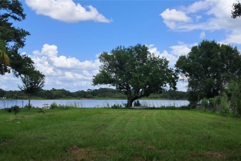 House in Winter Haven, Florida 3 bedrooms, 117.8 sq.m. № 1812656 - photo 1