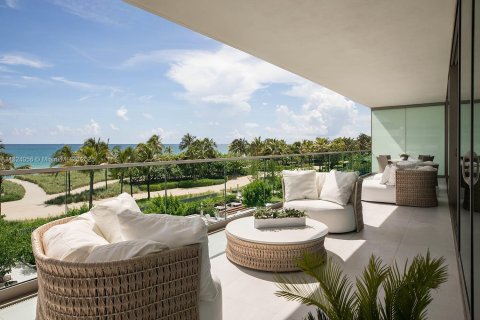 Condominio en venta en Bal Harbour, Florida, 2 dormitorios, 199.55 m2 № 2077170 - foto 16