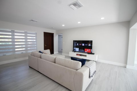 House in Pompano Beach, Florida 2 bedrooms, 130.06 sq.m. № 2158201 - photo 8