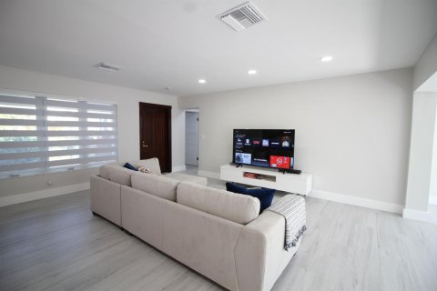 House in Pompano Beach, Florida 2 bedrooms, 130.06 sq.m. № 2158201 - photo 10
