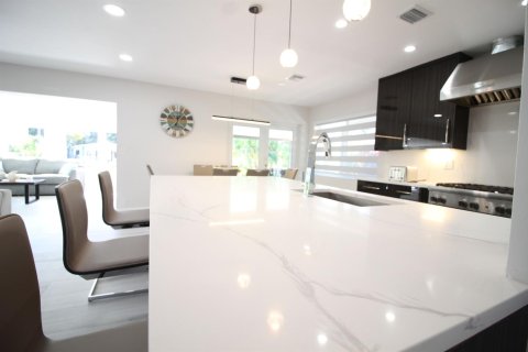 House in Pompano Beach, Florida 2 bedrooms, 130.06 sq.m. № 2158201 - photo 18