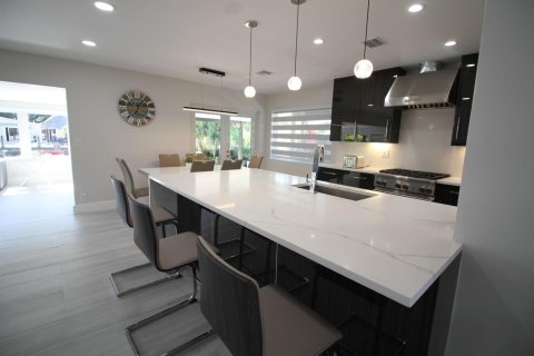 House in Pompano Beach, Florida 2 bedrooms, 130.06 sq.m. № 2158201 - photo 12