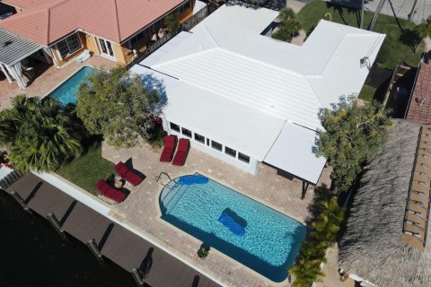 House in Pompano Beach, Florida 2 bedrooms, 130.06 sq.m. № 2158201