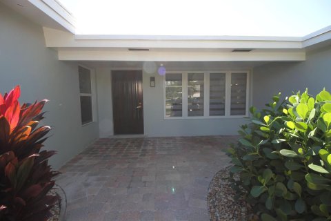 House in Pompano Beach, Florida 2 bedrooms, 130.06 sq.m. № 2158201 - photo 4