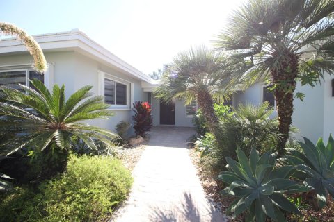 House in Pompano Beach, Florida 2 bedrooms, 130.06 sq.m. № 2158201 - photo 5