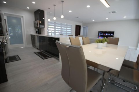 House in Pompano Beach, Florida 2 bedrooms, 130.06 sq.m. № 2158201 - photo 14