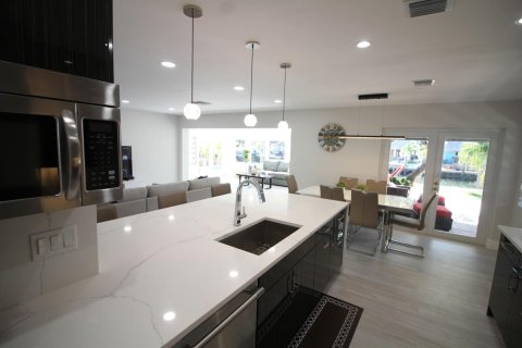 House in Pompano Beach, Florida 2 bedrooms, 130.06 sq.m. № 2158201 - photo 16