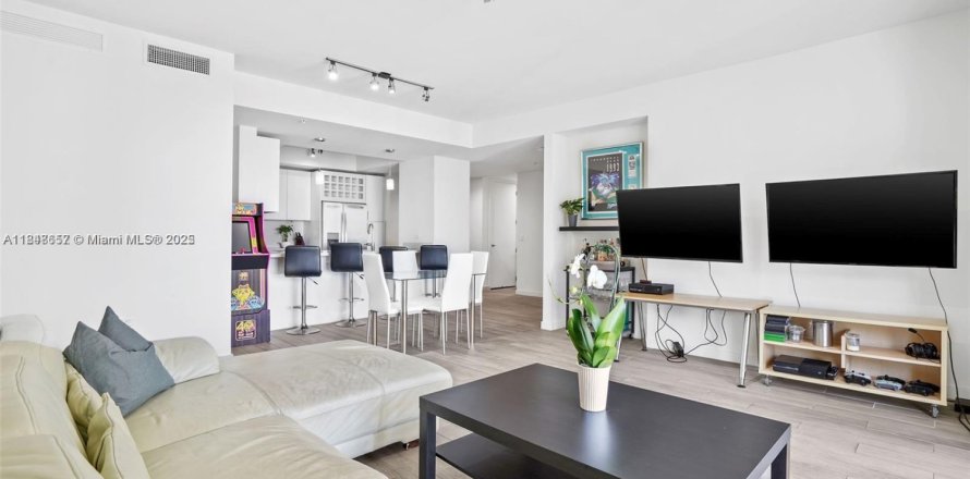 Condominio en Miami, Florida, 3 dormitorios  № 2185813