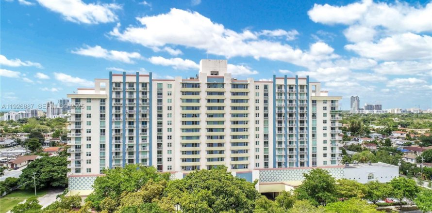 Кондоминиум с 1 спальней в Майами, Флорида № 1985802