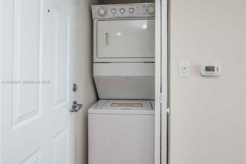 Снять в аренду кондоминиум в Майами, Флорида 1 спальня, 76.55м2, № 1985802 - фото 8