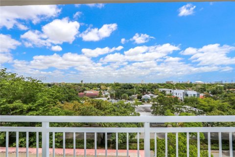 Снять в аренду кондоминиум в Майами, Флорида 1 спальня, 76.55м2, № 1985802 - фото 16