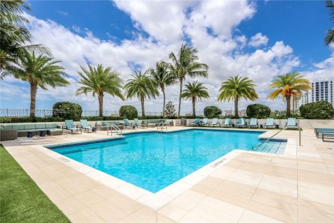 Снять в аренду кондоминиум в Майами, Флорида 1 спальня, 76.55м2, № 1985802 - фото 2