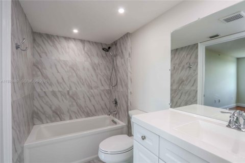 Снять в аренду кондоминиум в Майами, Флорида 1 спальня, 76.55м2, № 1985802 - фото 11