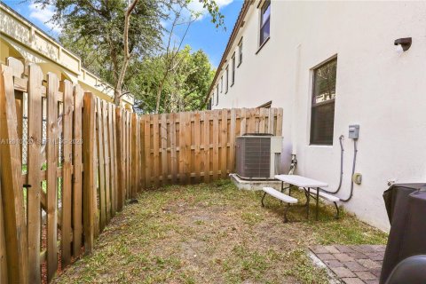 Touwnhouse à vendre à North Lauderdale, Floride: 3 chambres, 158.31 m2 № 2076318 - photo 28