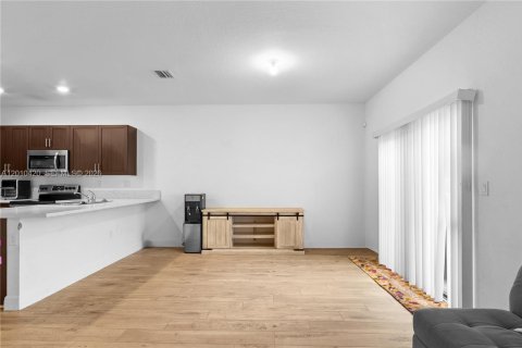 Touwnhouse à vendre à North Lauderdale, Floride: 3 chambres, 158.31 m2 № 2076318 - photo 21