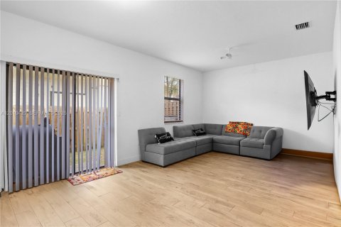 Touwnhouse à vendre à North Lauderdale, Floride: 3 chambres, 158.31 m2 № 2076318 - photo 23