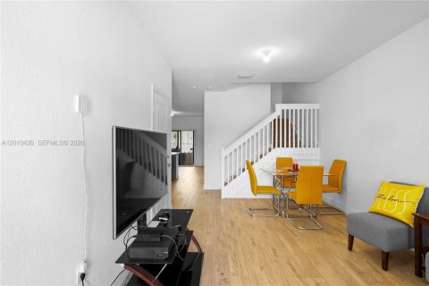 Touwnhouse à vendre à North Lauderdale, Floride: 3 chambres, 158.31 m2 № 2076318 - photo 10