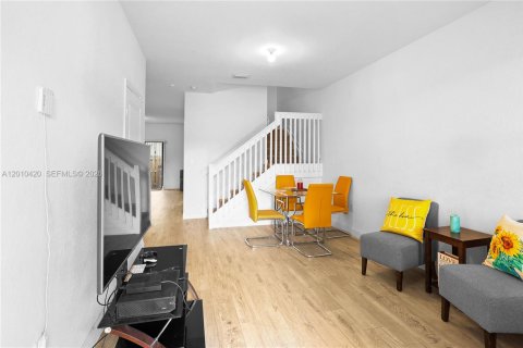 Touwnhouse à vendre à North Lauderdale, Floride: 3 chambres, 158.31 m2 № 2076318 - photo 9