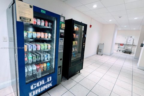 Снять в аренду квартиру в Майами-Бич, Флорида 2 спальни, 104.24м2, № 1968704 - фото 8