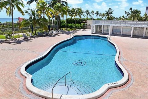 Снять в аренду квартиру в Майами-Бич, Флорида 2 спальни, 104.24м2, № 1968704 - фото 3