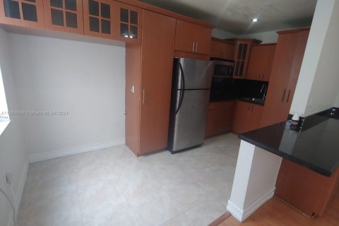 Condo in Miami Beach, Florida, 1 bedroom  № 1961079 - photo 4