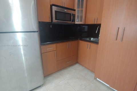 Condo in Miami Beach, Florida, 1 bedroom  № 1961079 - photo 5