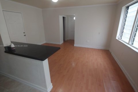 Condo in Miami Beach, Florida, 1 bedroom  № 1961079 - photo 8