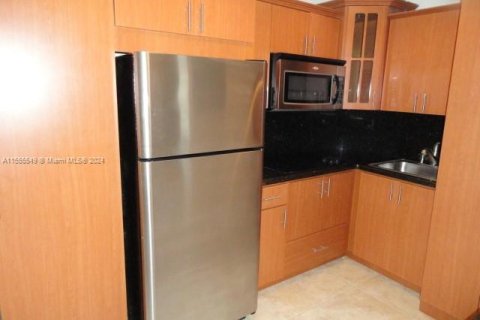 Condo in Miami Beach, Florida, 1 bedroom  № 1961079 - photo 24