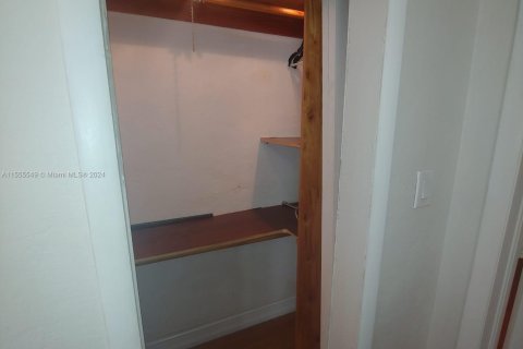 Condo in Miami Beach, Florida, 1 bedroom  № 1961079 - photo 18