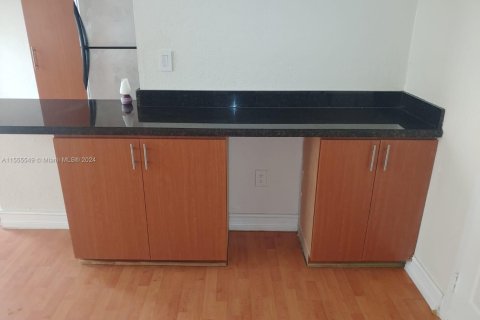 Condo in Miami Beach, Florida, 1 bedroom  № 1961079 - photo 9