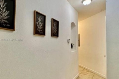 Copropriété à louer à Miami, Floride: 3 chambres, 122.54 m2 № 1987076 - photo 5