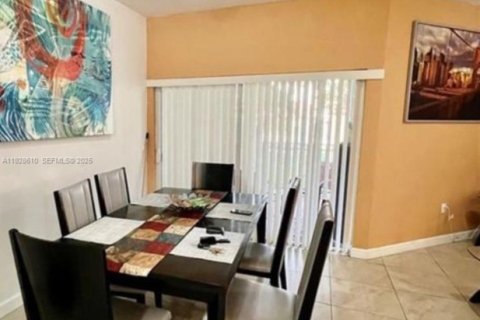 Copropriété à louer à Miami, Floride: 3 chambres, 122.54 m2 № 1987076 - photo 4