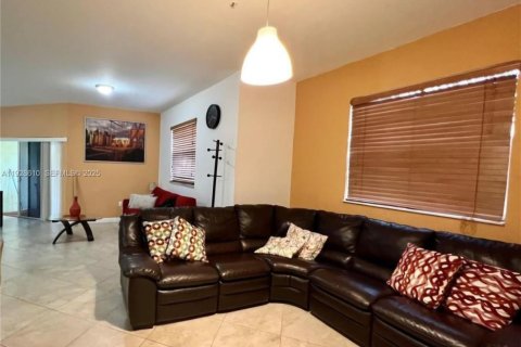 Copropriété à louer à Miami, Floride: 3 chambres, 122.54 m2 № 1987076 - photo 3