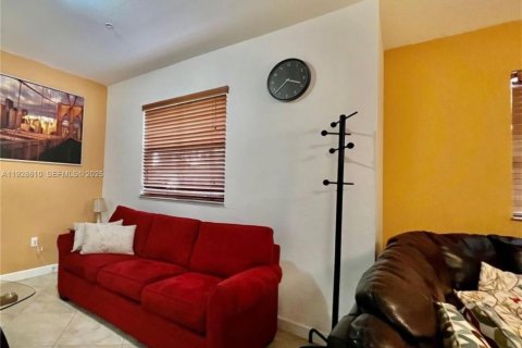 Copropriété à louer à Miami, Floride: 3 chambres, 122.54 m2 № 1987076 - photo 2