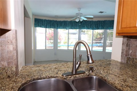 House in Dunedin, Florida 3 bedrooms, 179.3 sq.m. № 1734858 - photo 4
