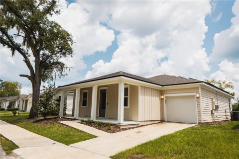 House in Gainesville, Florida 3 bedrooms, 153.75 sq.m. № 1904871 - photo 1
