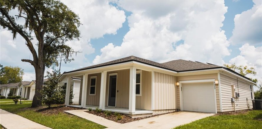 House in Gainesville, Florida 3 bedrooms, 153.75 sq.m. № 1904871