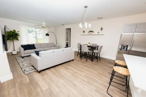 House in Gainesville, Florida 3 bedrooms, 153.75 sq.m. № 1904871 - photo 8