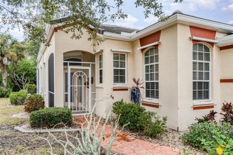 House in Punta Gorda, Florida 3 bedrooms, 151.15 sq.m. № 1555010 - photo 2