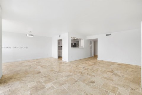 Condo in Miami, Florida, 3 bedrooms  № 2064284 - photo 4