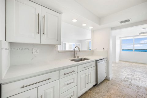 Condo in Miami, Florida, 3 bedrooms  № 2064284 - photo 17
