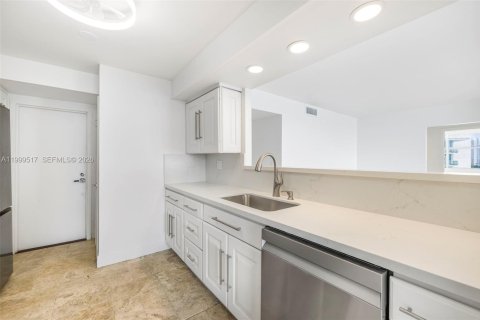 Condo in Miami, Florida, 3 bedrooms  № 2064284 - photo 16