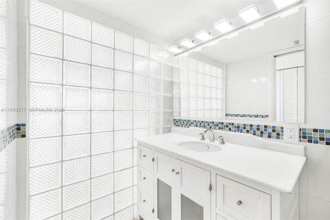 Condo in Miami, Florida, 3 bedrooms  № 2064284 - photo 30