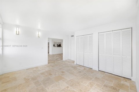 Condo in Miami, Florida, 3 bedrooms  № 2064284 - photo 21
