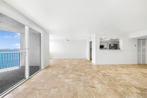 Condo in Miami, Florida, 3 bedrooms  № 2064284 - photo 5