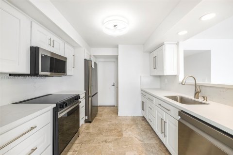 Condo in Miami, Florida, 3 bedrooms  № 2064284 - photo 15