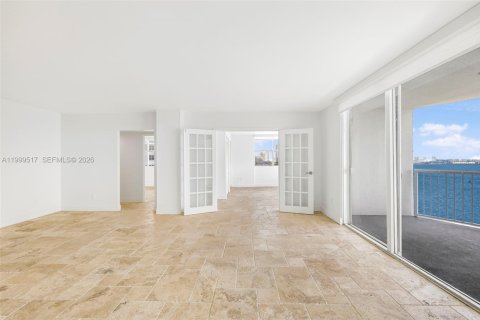 Condo in Miami, Florida, 3 bedrooms  № 2064284 - photo 8